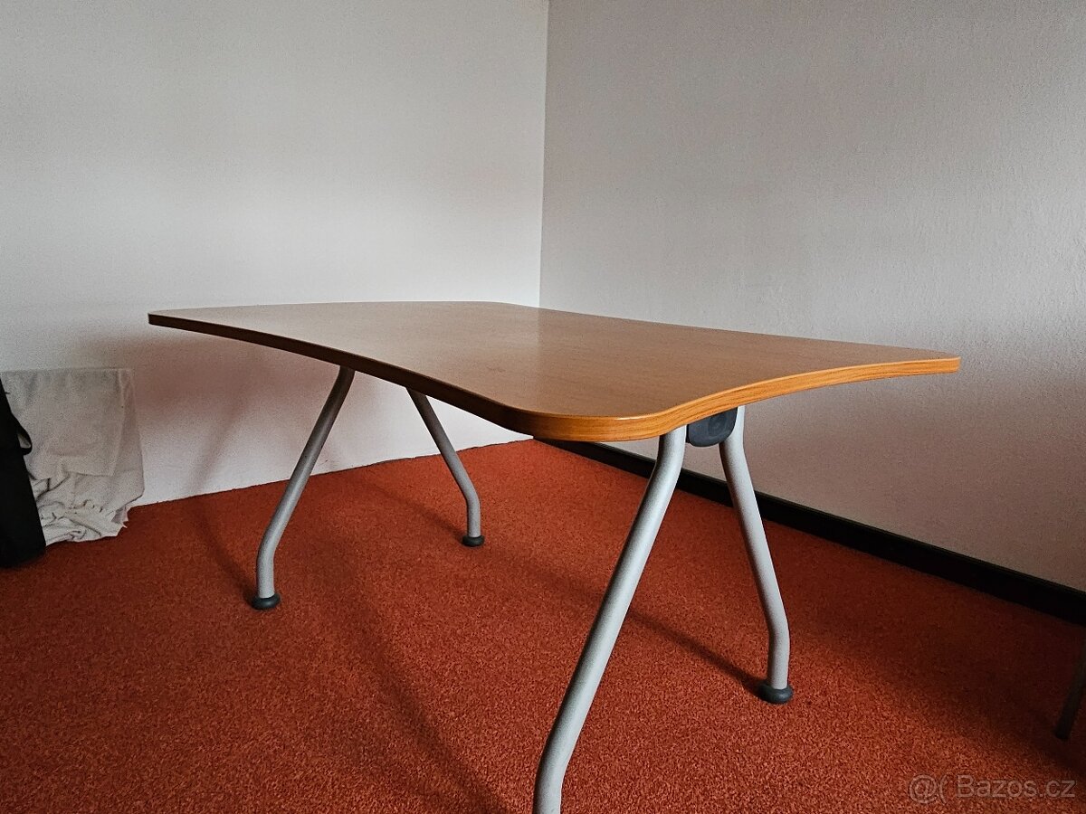 Kancelářský stůl - 2