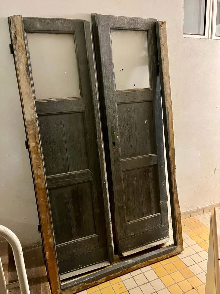 Krásné starožitné vchodové dveře do domu - 2