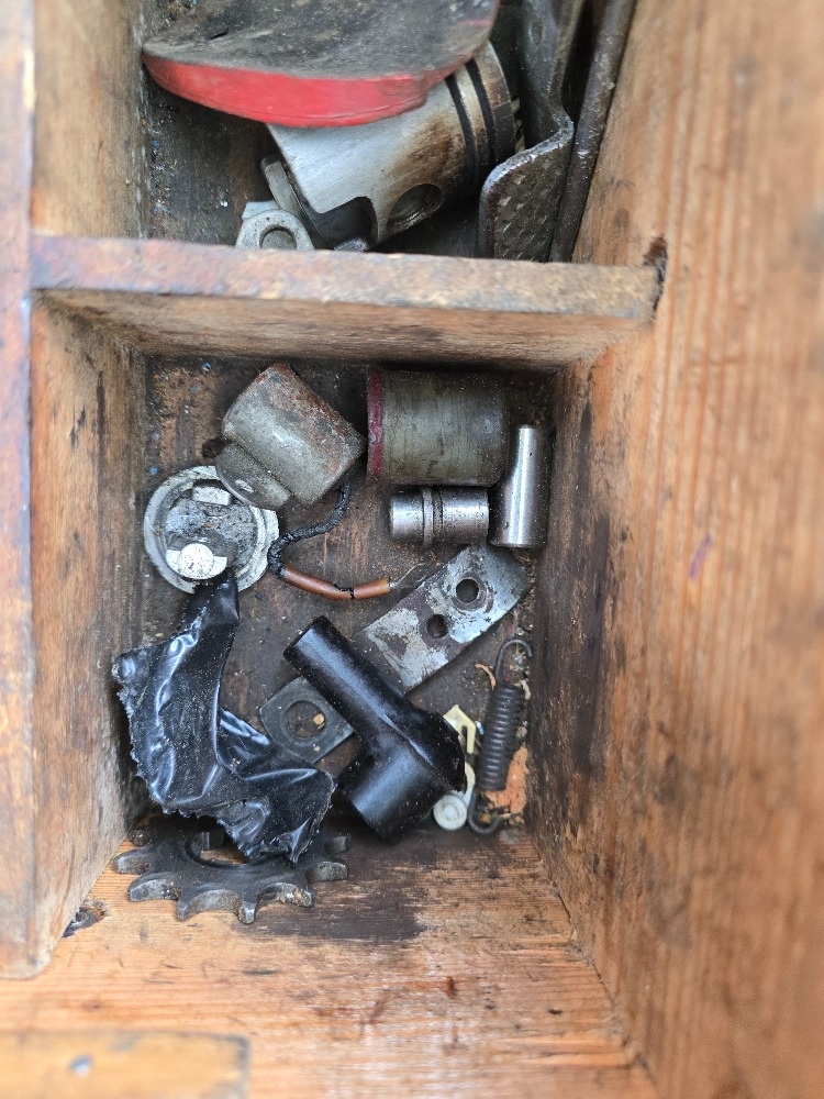 Prodám díly JaWa 50 - pionýr 550, 555 a jiné - 2