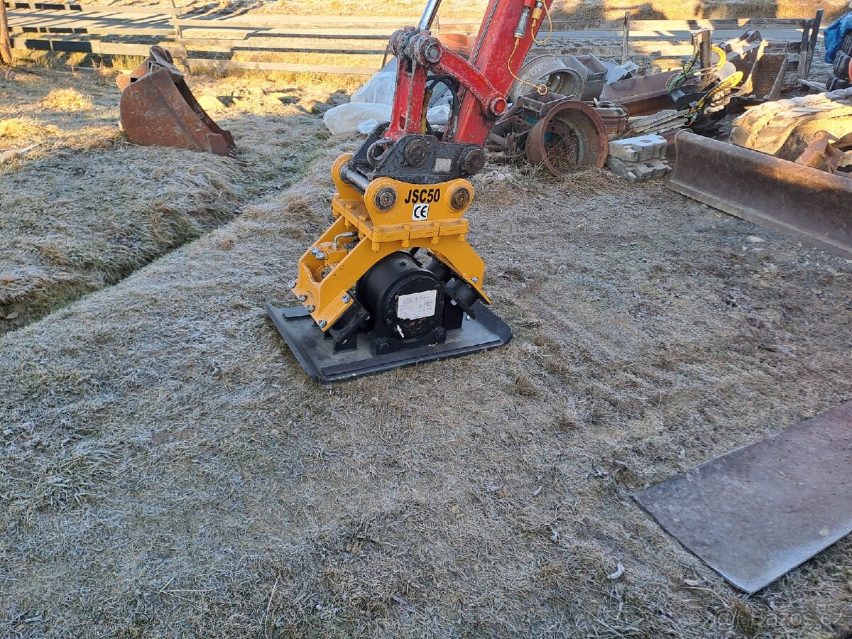 Vibrační deska na 4-9t bagr, jako nová - 2