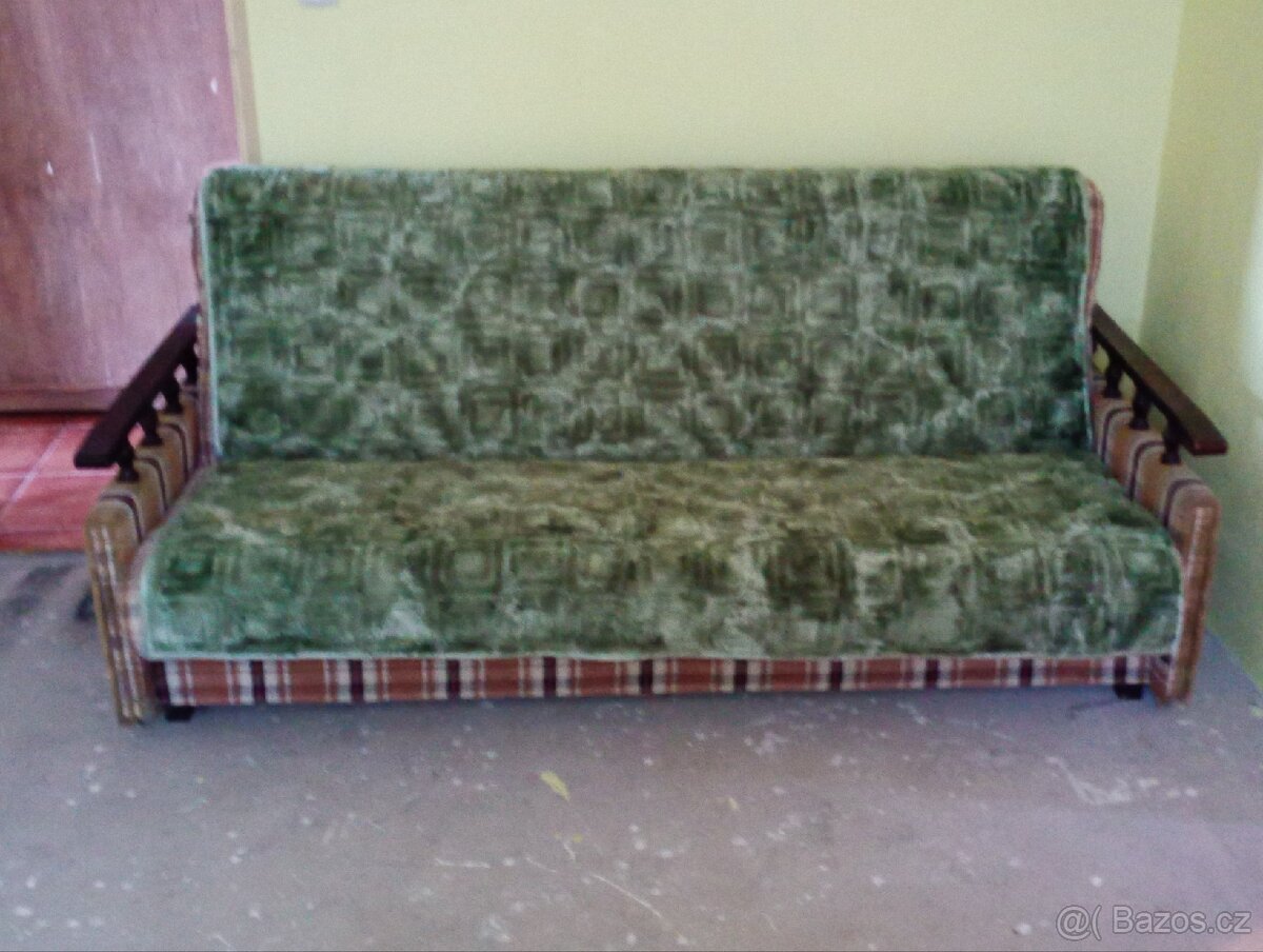 Gauč čalouněný - 2