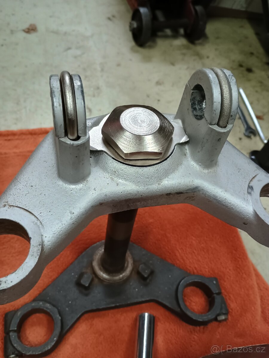 Díly z ČZ 250/485 Egypťan - 2