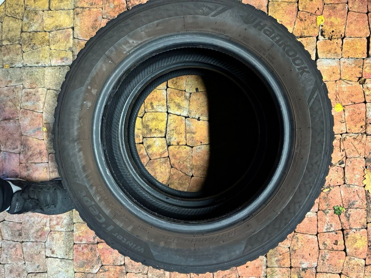 185/60/15 dvě zimní pneu Hankook - 2