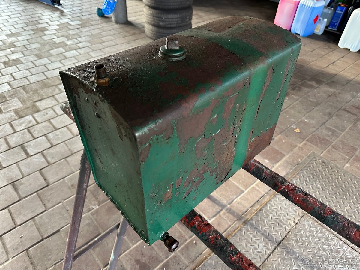 Nádrž Svoboda traktor - 2