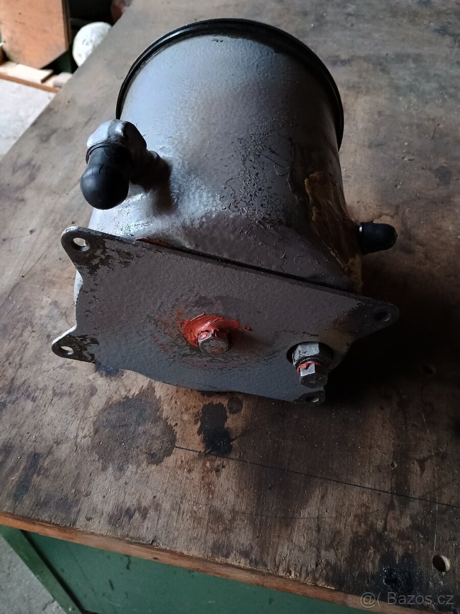 OLEJOVÁ NÁDRŽ POSILOVAČE ŘÍZENÍ ZETOR - 2