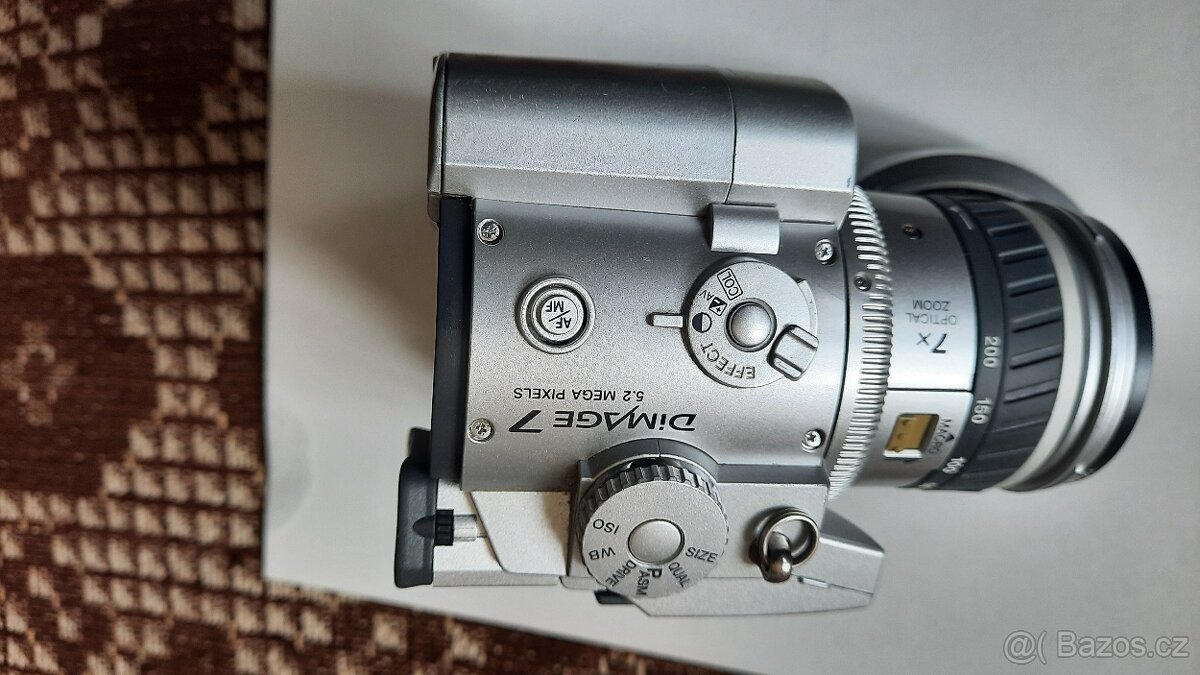 Minolta Dimage 7 - sleva - 2