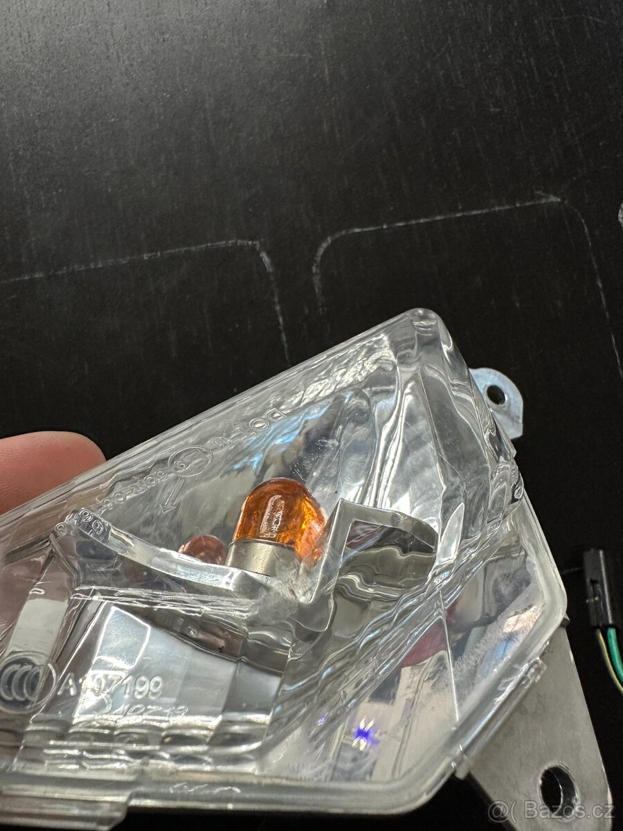 Přední levý směrový blinkr na Kawasaki ninja 400 - 2