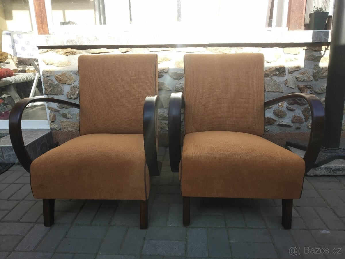 Křesla podle návrhu J.Halabaly. - 2