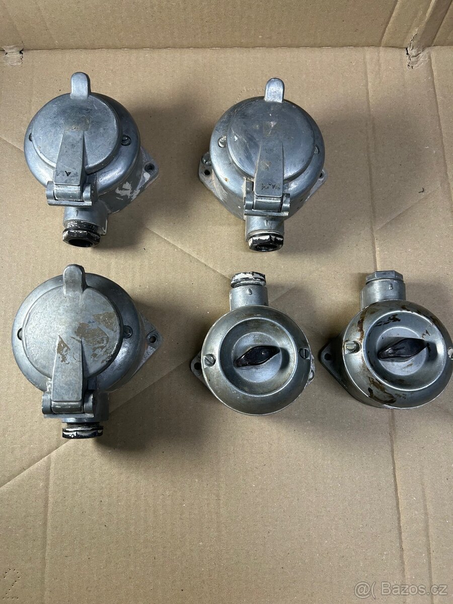 Vypínače a zásuvky - 2