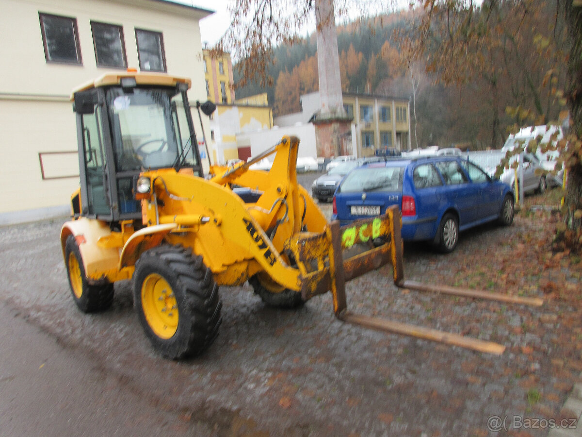 Kolový nakladač JCB 407 - 2