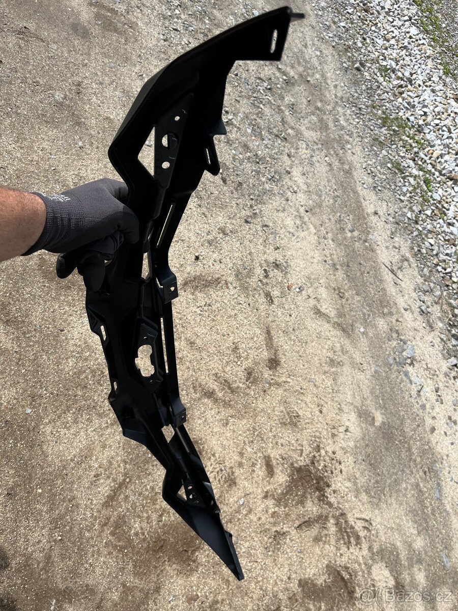 Can-am G3 rámeček zadních světel - 2