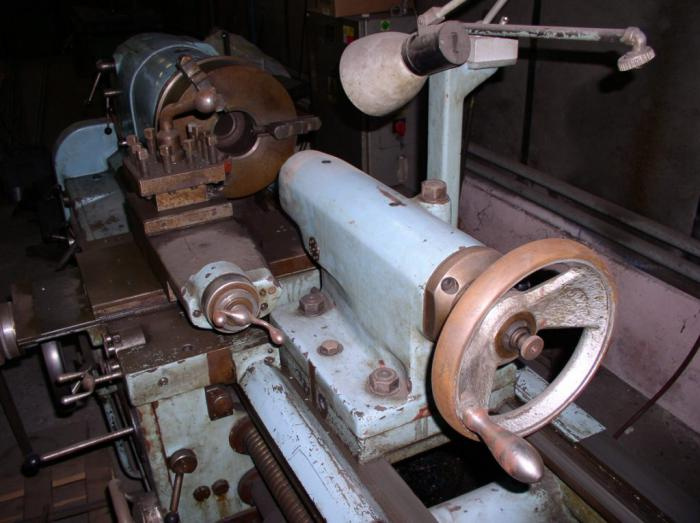 Soustruhy - hrotové SU 50/2000 - 2