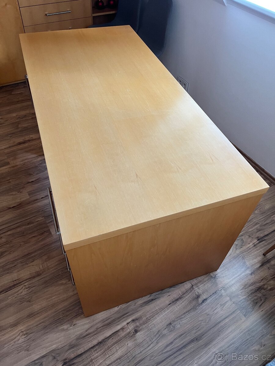 Pracovní stůl - 2