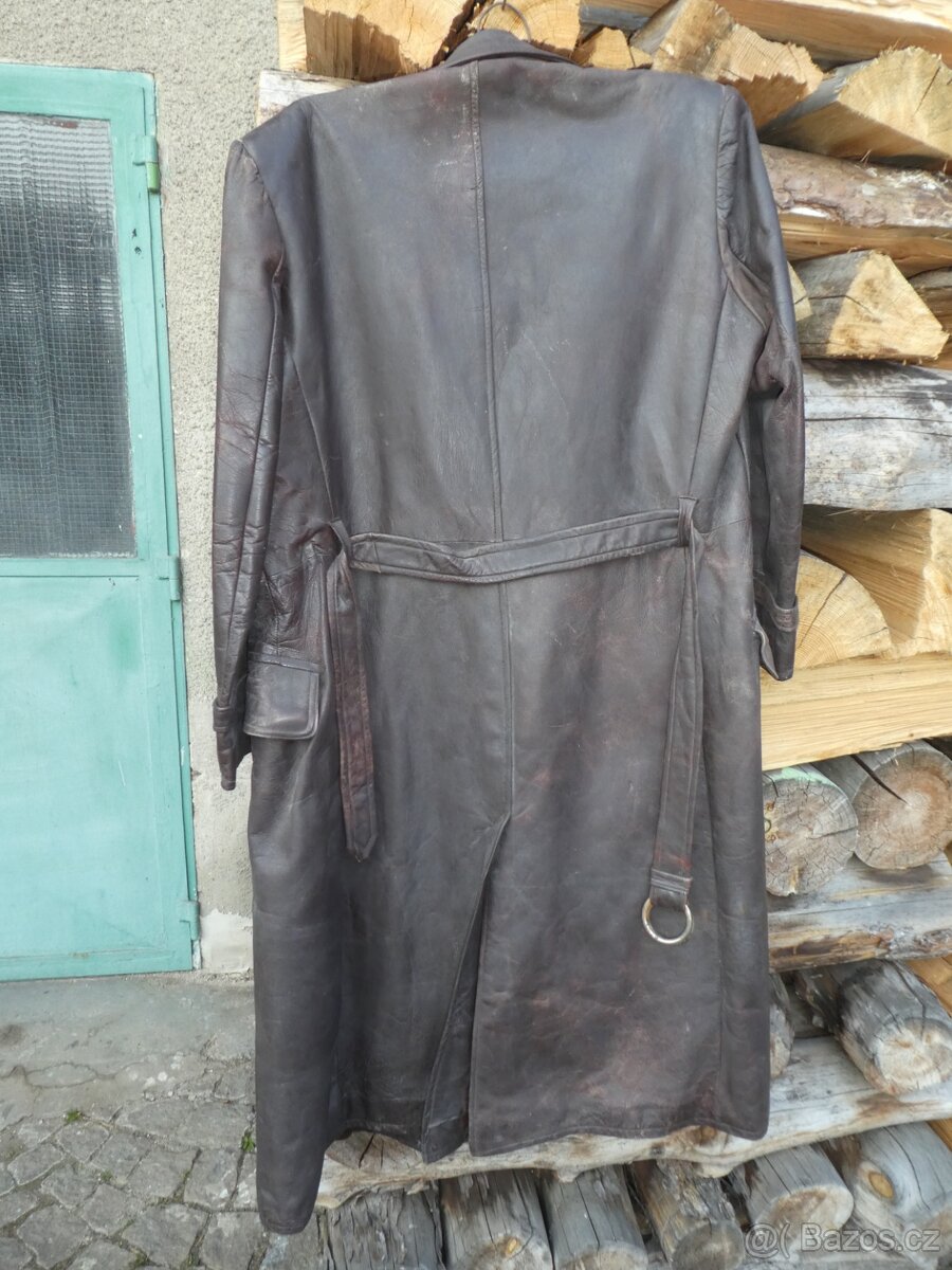 Starý kožený moto kabát - 2