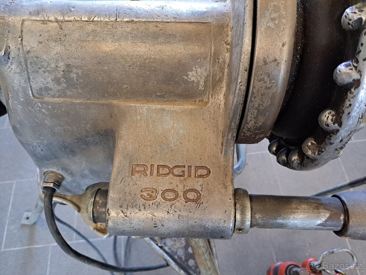 Elektrický závitořez Ridgit 300 0,5" - 3" - 2