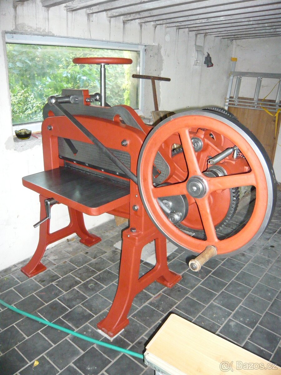 Knihařská kolová řezačka - 2