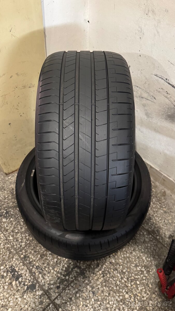 Letní pneu 285/35/21 Pirelli P Zero - 2