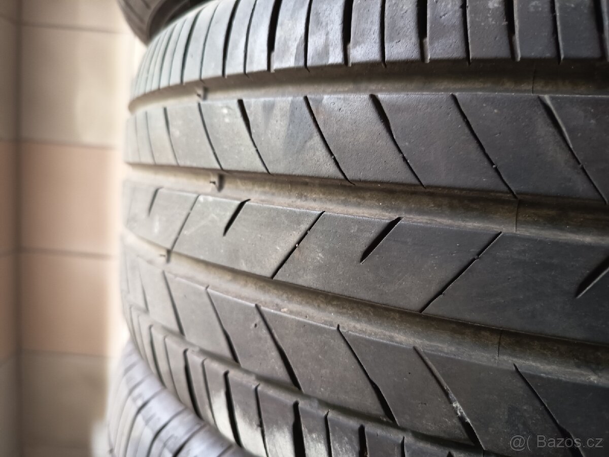 225/50r17 - 2