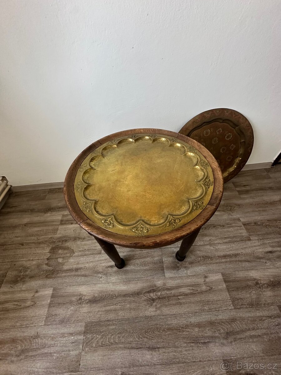 Starozitny orientalni stolek - 2