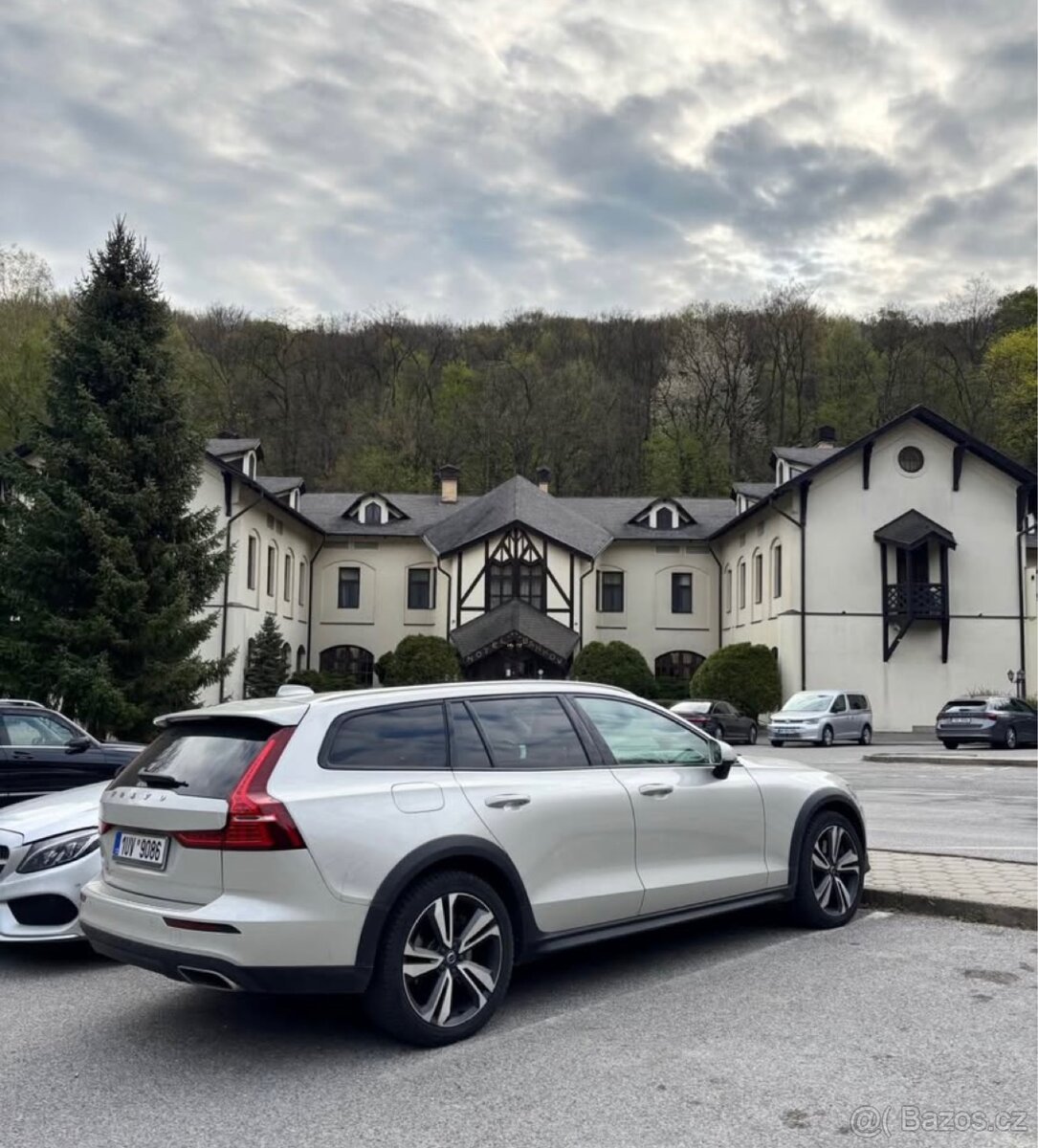 Prodám Volvo V60 Cross Country D4 - 2