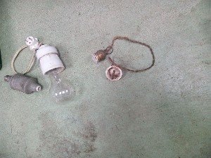 starožitné lampy, váha, modlitbička - 2