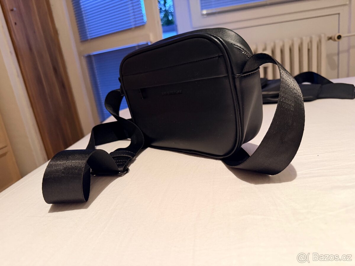 Nová černá crossbody taška – elegantní a praktická - 2