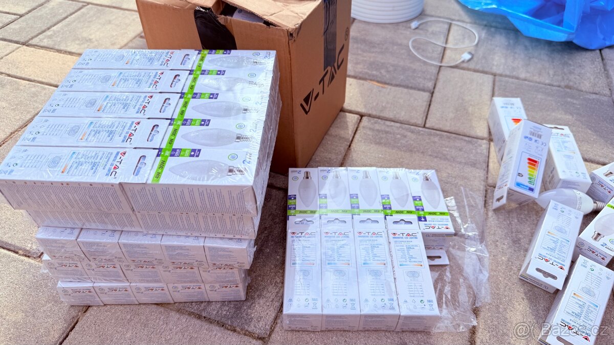 135ks LED žárovek E27 - 4W (30V) - 2