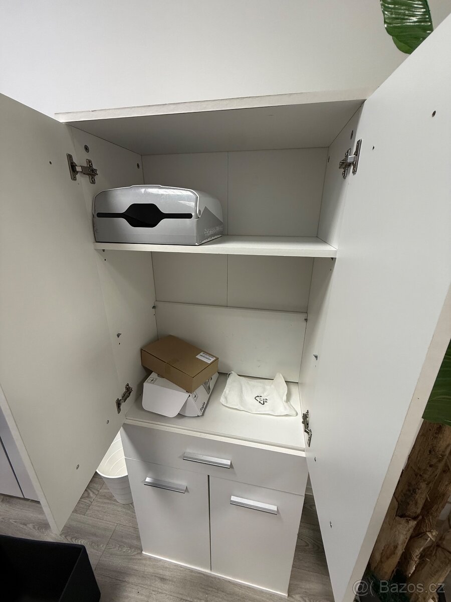 Bílá skřínka - 2