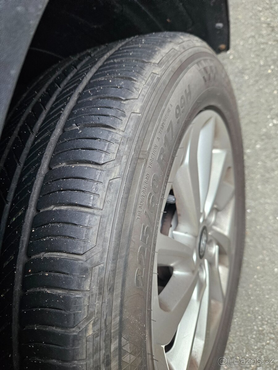 SUV 4x pneumatiky letní Nokian 225/60 R17 99H - 2