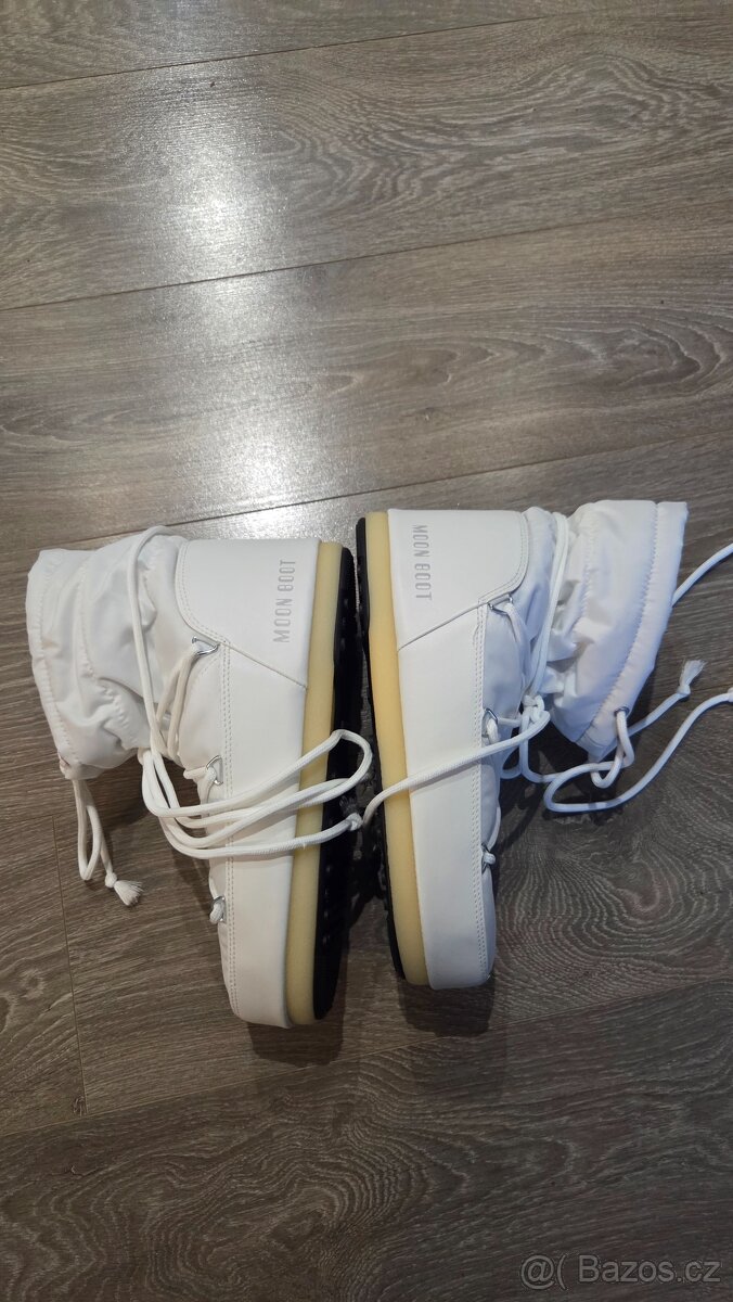 MoonBooty bílé velikost 45 - 2