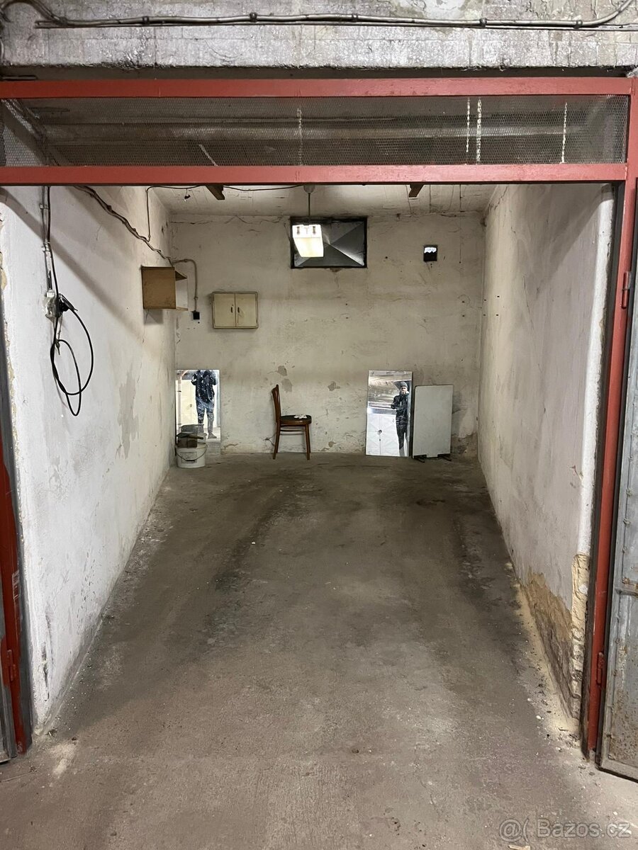 PRODÁM GARÁŽ U LESA HRABŮVKA - 2