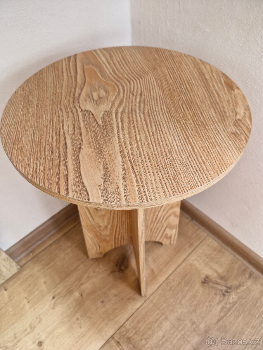 Nový stolek SINSAY - 2