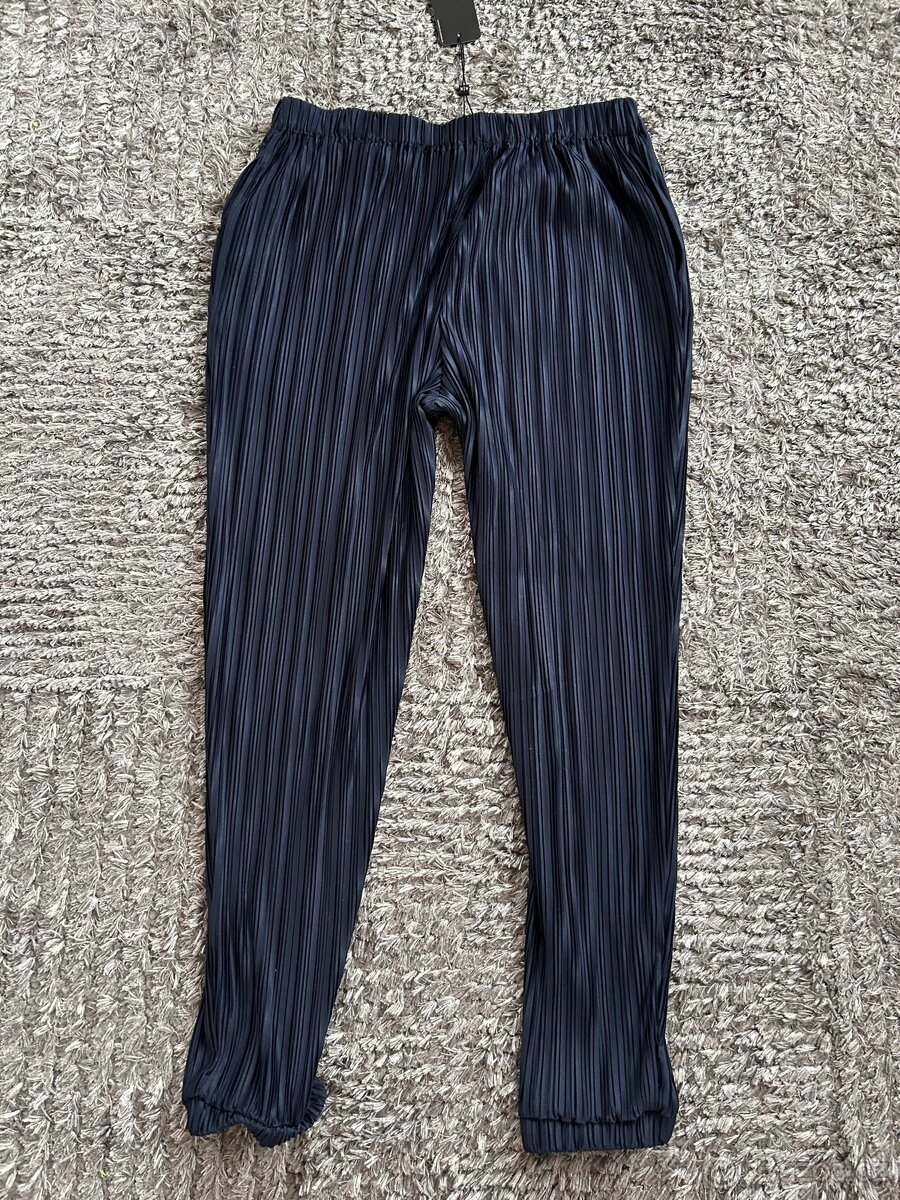 Armani kalhoty, nové Velikost M. - 2