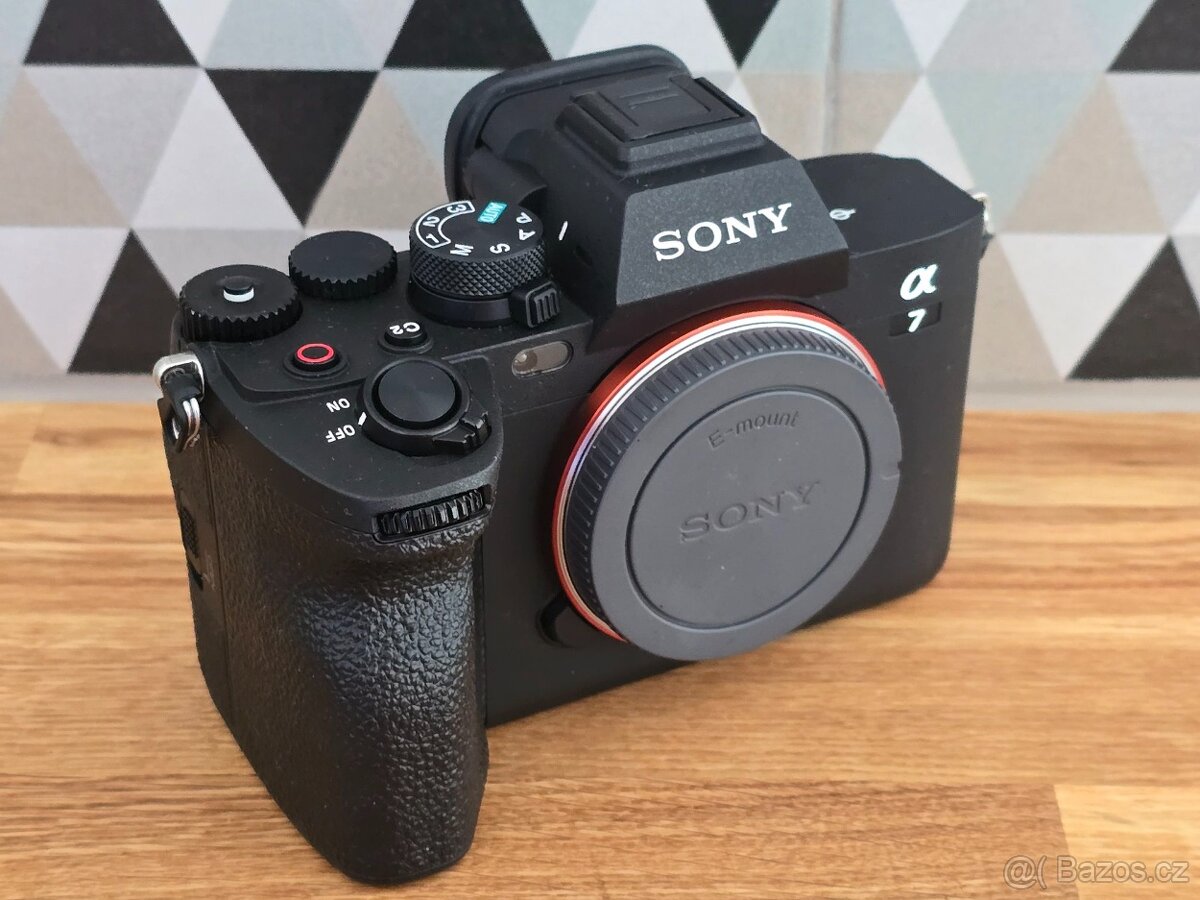 Sony A7IV pouze 300 expozic - 2