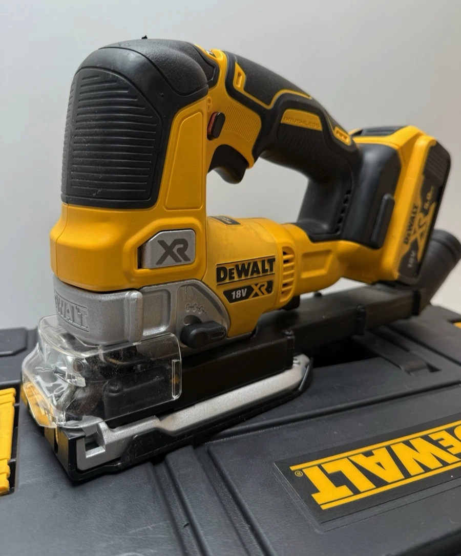 Dewalt DCS334N - Aku přímočará pila 18V - 2