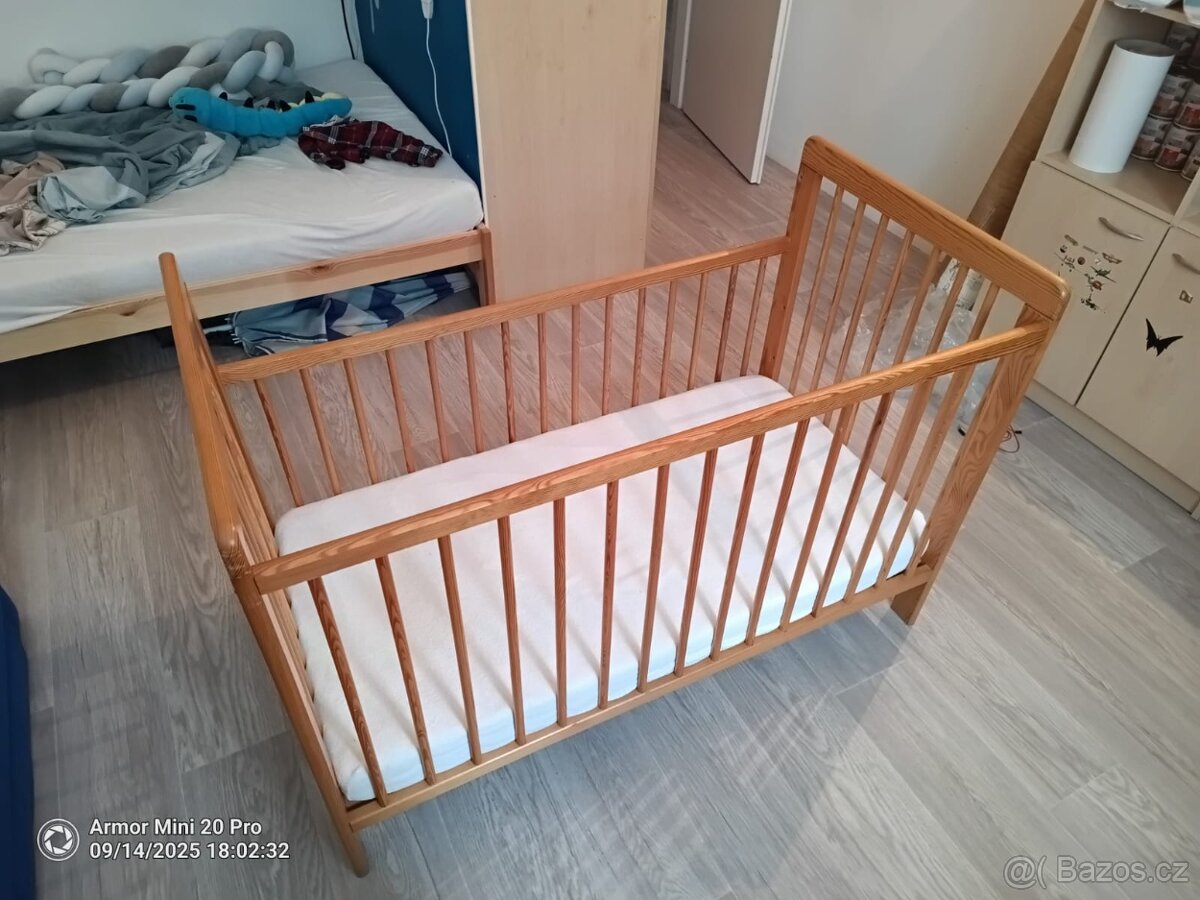 Dětská postýlka s matrací - 2