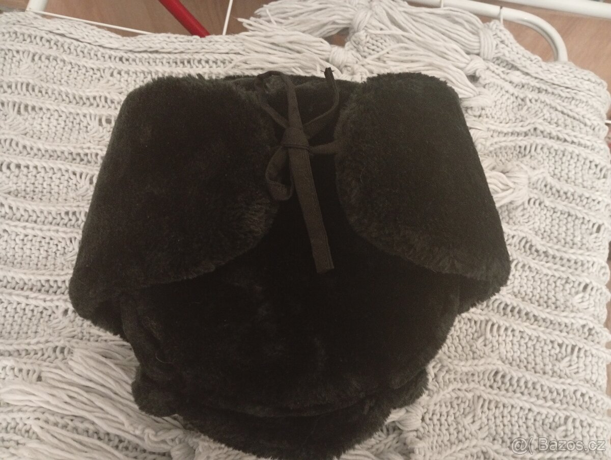 Beranice / Ušanka ruská se znakem ČERNÁ - 2