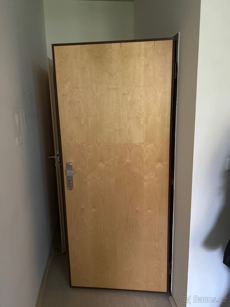 Dvere s oblozkamy - 2