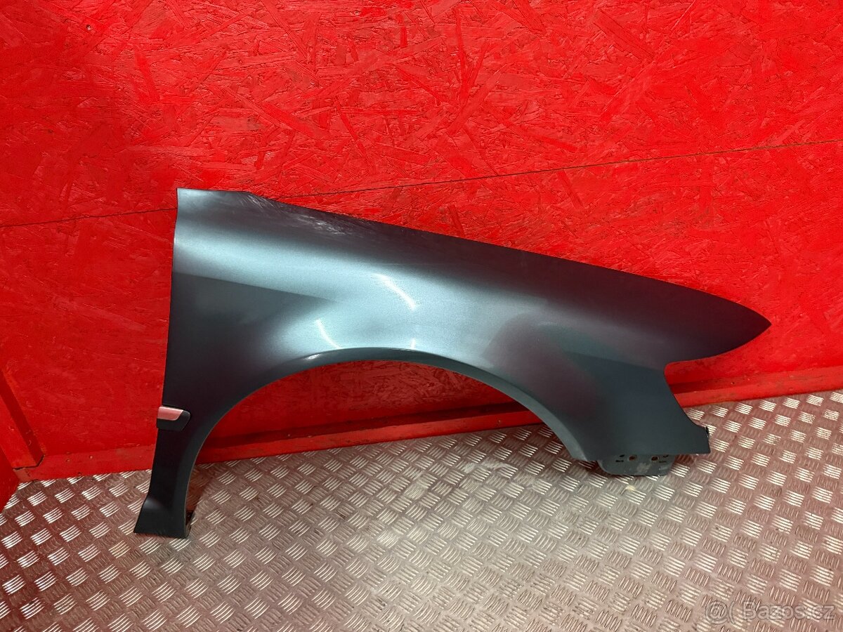 PRAVÝ PŘEDNÍ BLATNÍK VW PHAETON LR7T - 2