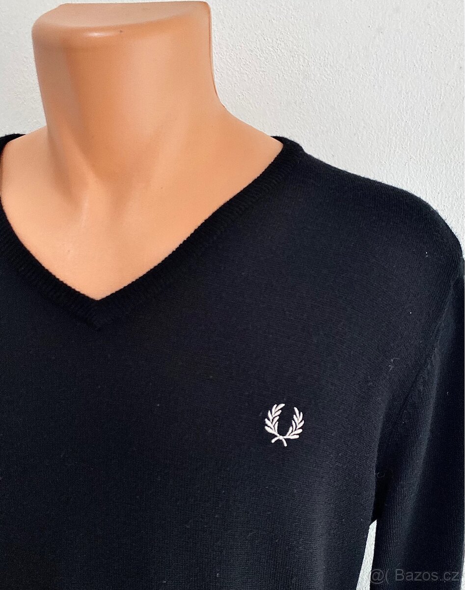 Fred Perry klasický svetr s výstřihem do V – černý - 2