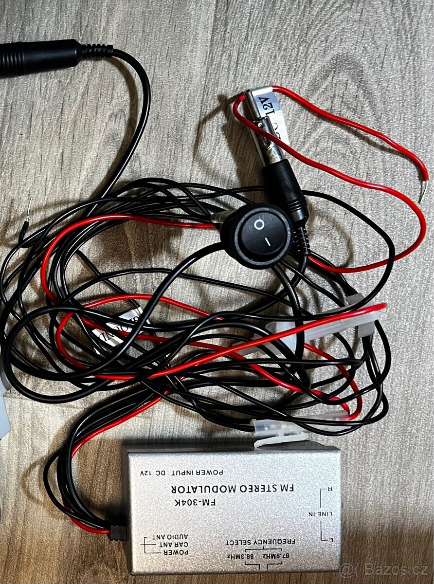 AUX IN FM MODULÁTOR CINCH - 2