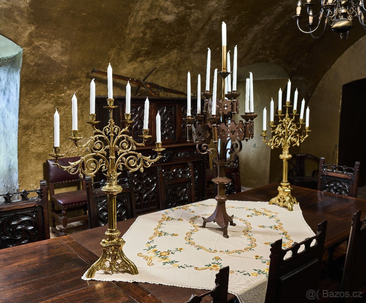 Párové neogotické mosazné svícny z 19. století – výška 81 cm - 2