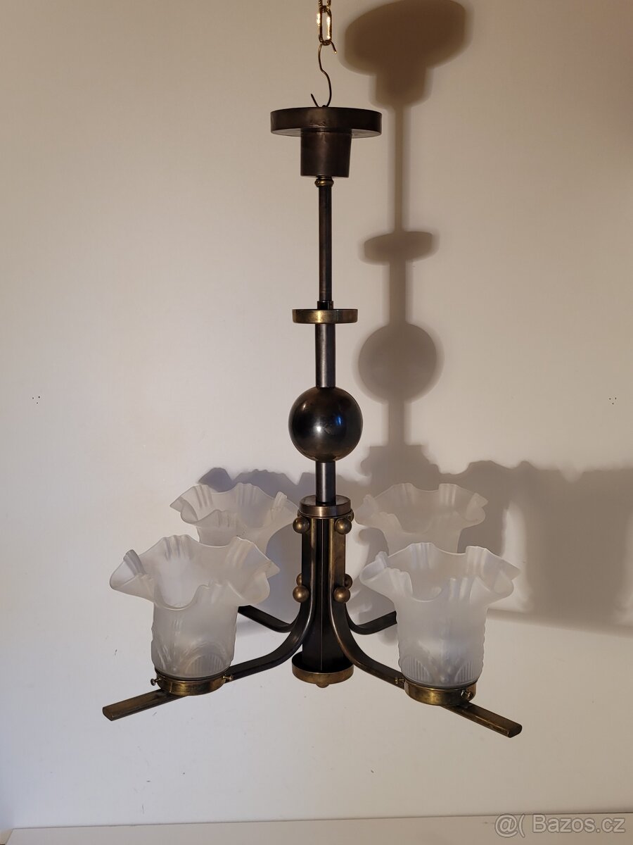 pěkný mosazný Art Deco lustr, matová stínidla - 2