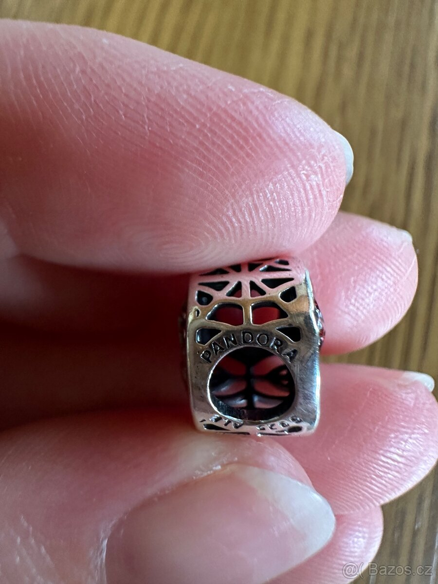 Spiderman nad městem přívěsek na Pandora náramek - 2