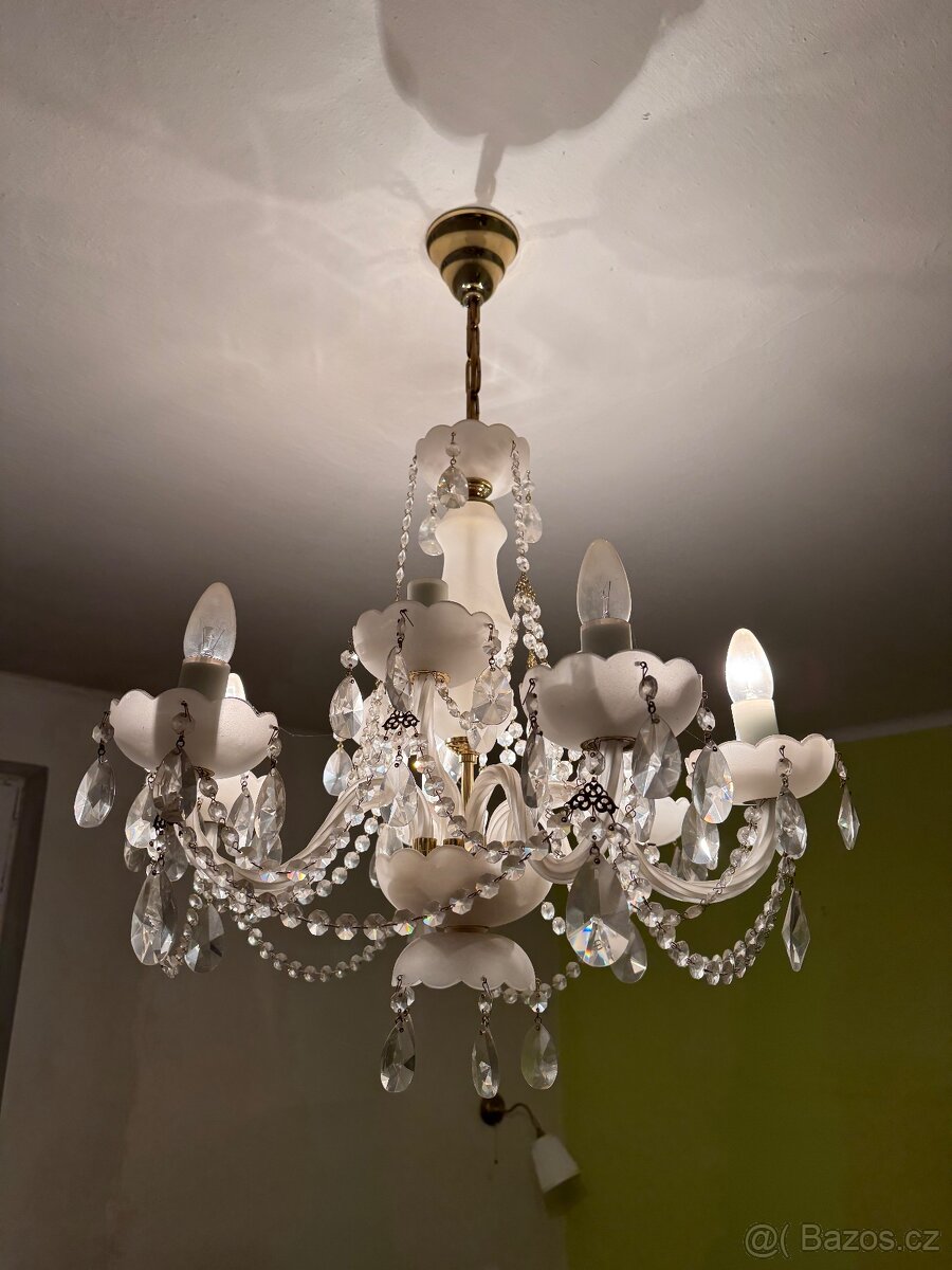 Křišťálový hezký lustr - 2