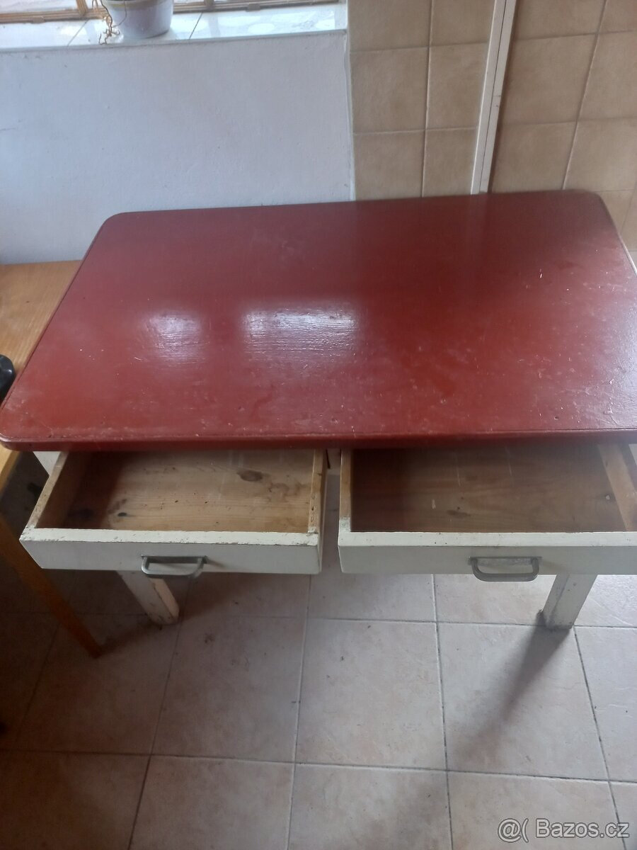 Retro dřevěný stůl se šuplíky - 2