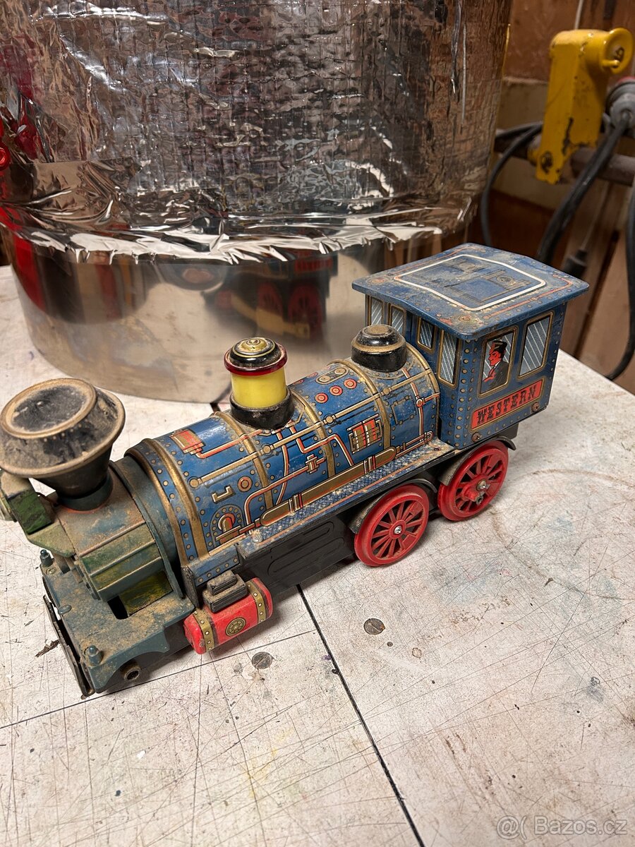 Stará plechová lokomotiva - 2