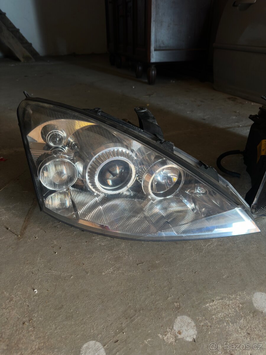 Ford Fokus MK1 - xenony - 2