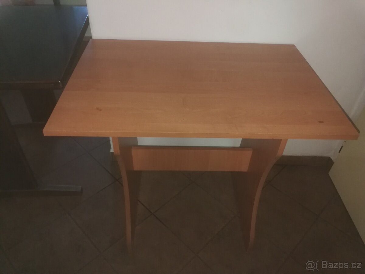 dřevěný stůl jídelní 60x85cm - 2