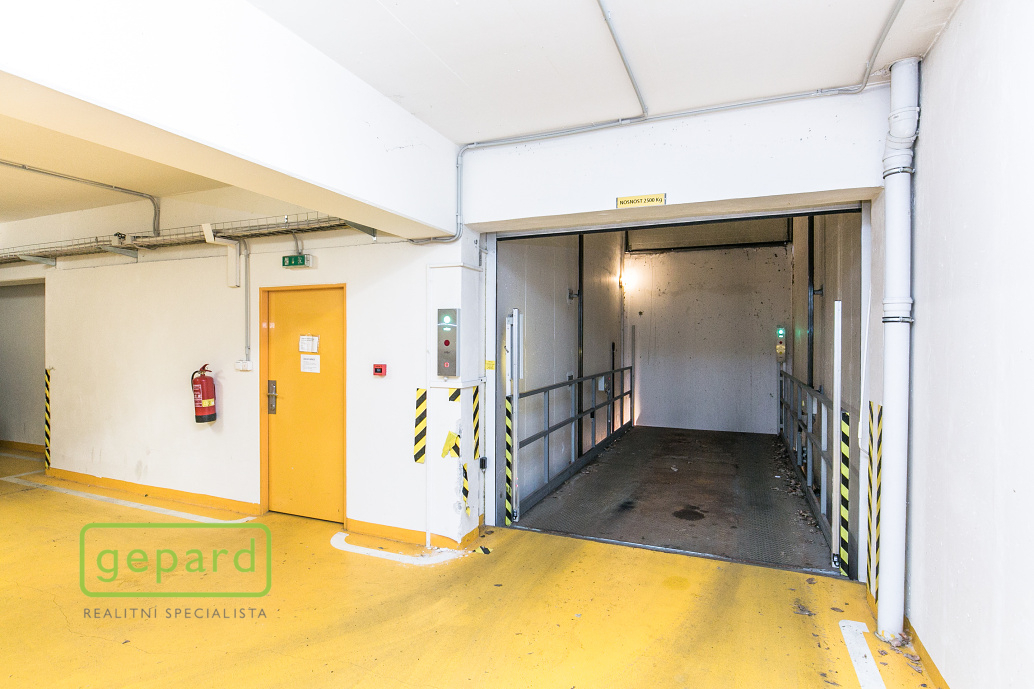 Pronájem, garážové parkovací stání, 14m2, Dalimilova 15 - 2